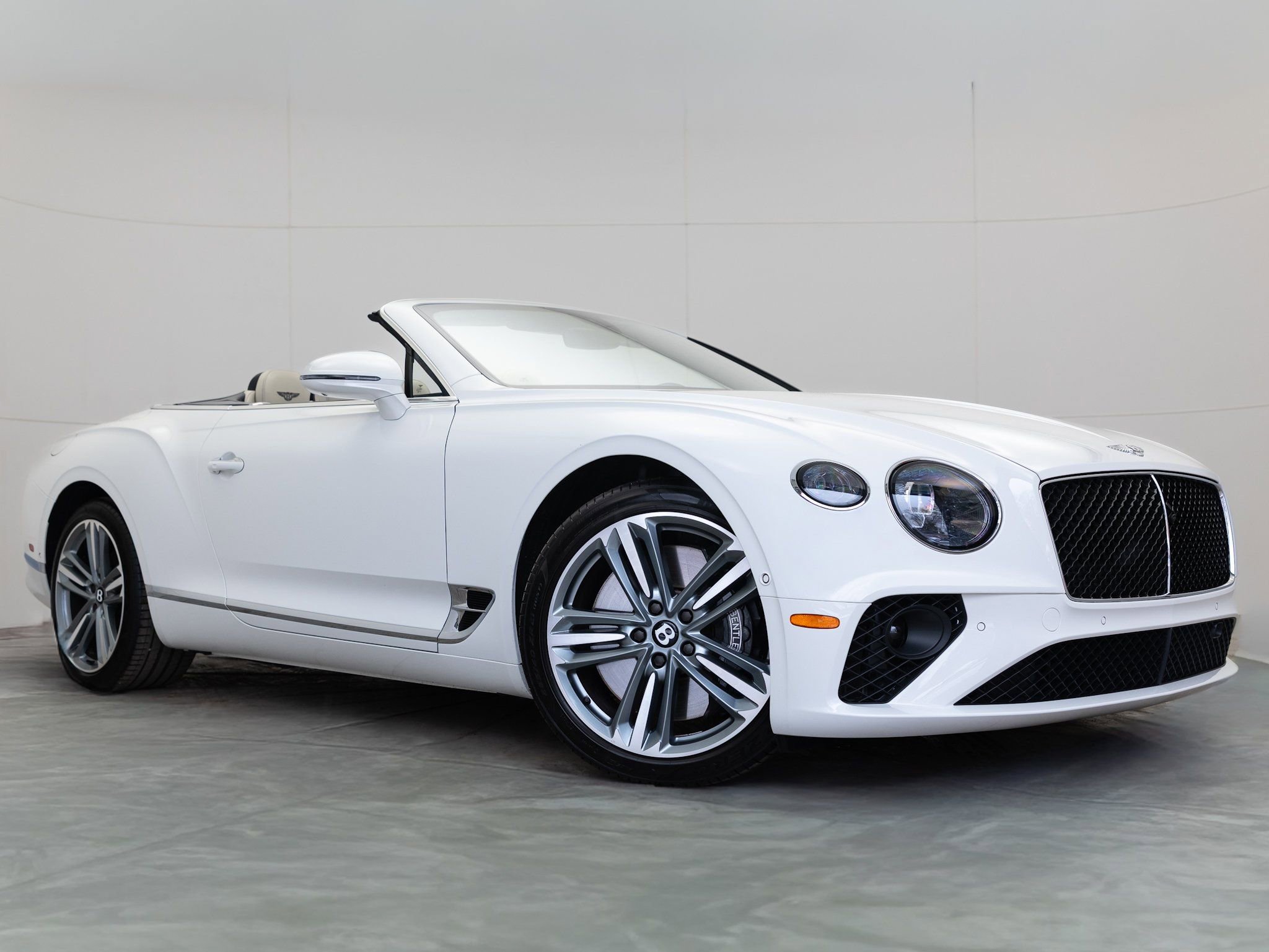 Used 2024 Bentley Continental GT image 4