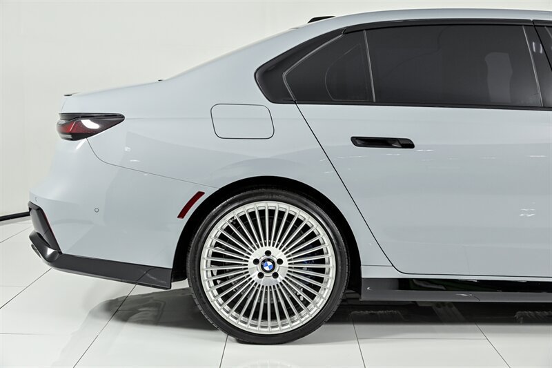 Used 2024 BMW 760i xDrive AWD/4WD image 15