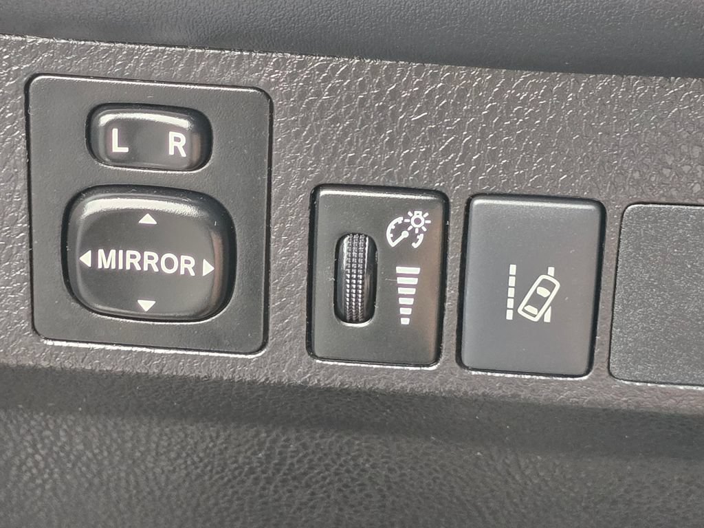 Used 2018 Toyota RAV4 SE w/ Advanced Technology Package AWD/4WD image 29