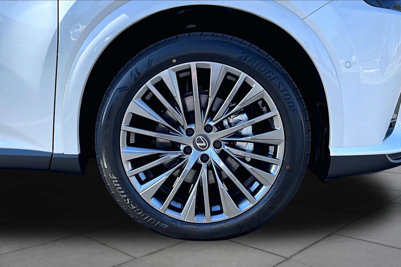New 2026 Lexus RX 450h AWD w/ Convenience Package image 9