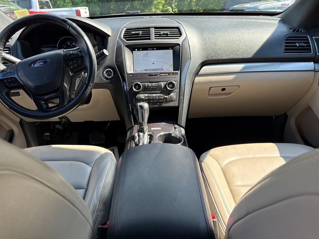 Used 2019 Ford Explorer XLT w/ Equipment Group 202A AWD/4WD image 18