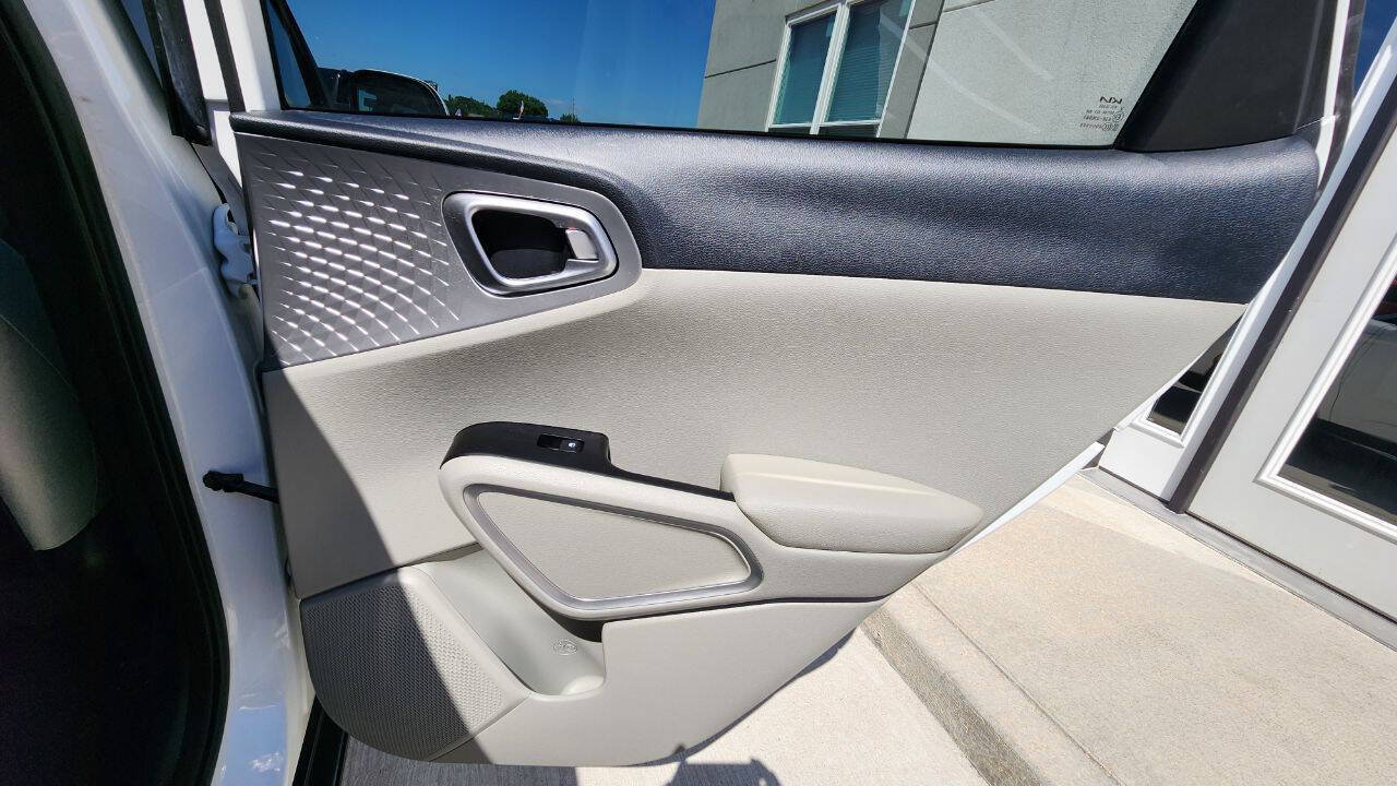 Used 2023 Kia Soul LX w/ LX Technology Package FWD image 20