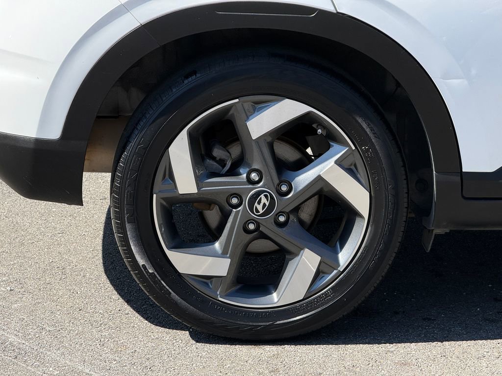 Used 2023 Hyundai Venue SEL image 7