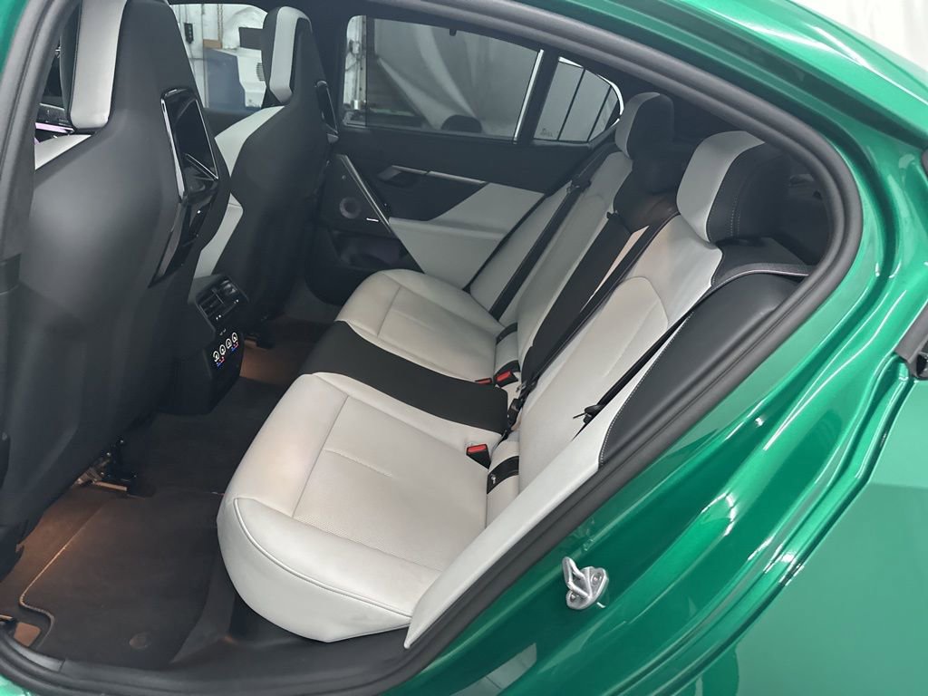 Used 2026 BMW M5 w/ Executive Package image 24