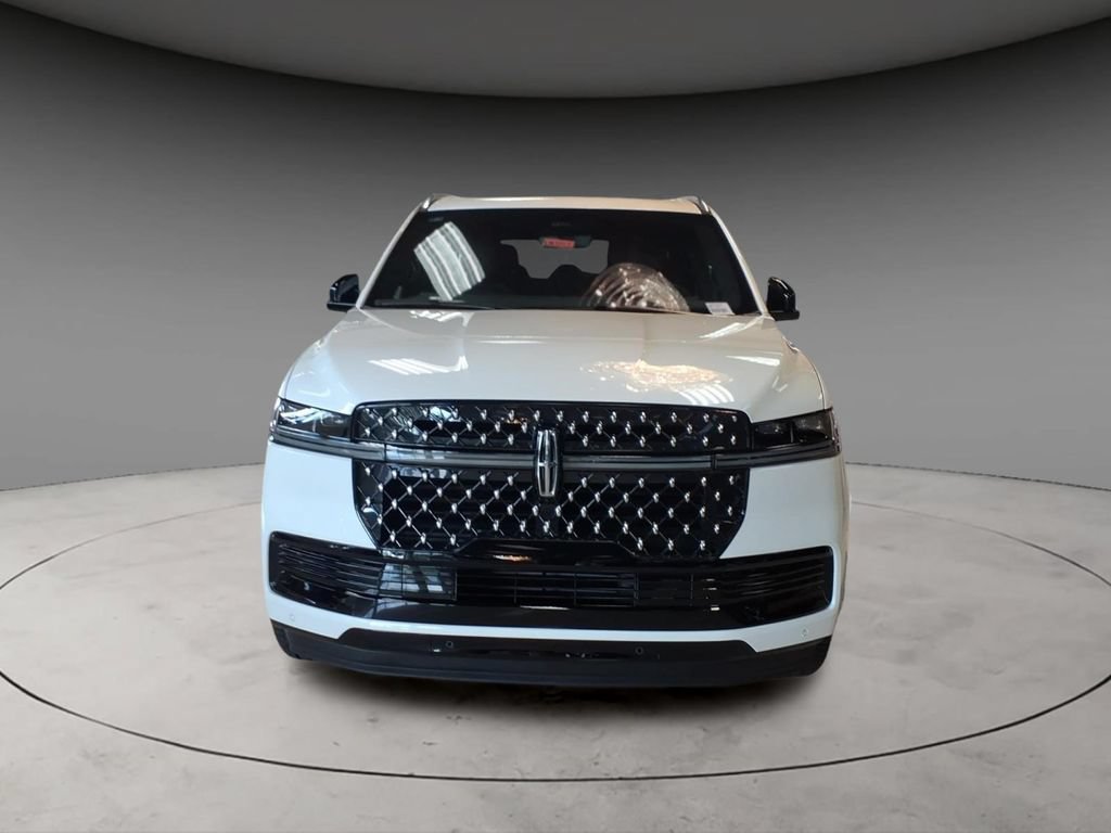 New 2027 Lincoln Navigator Black Label AWD/4WD image 2