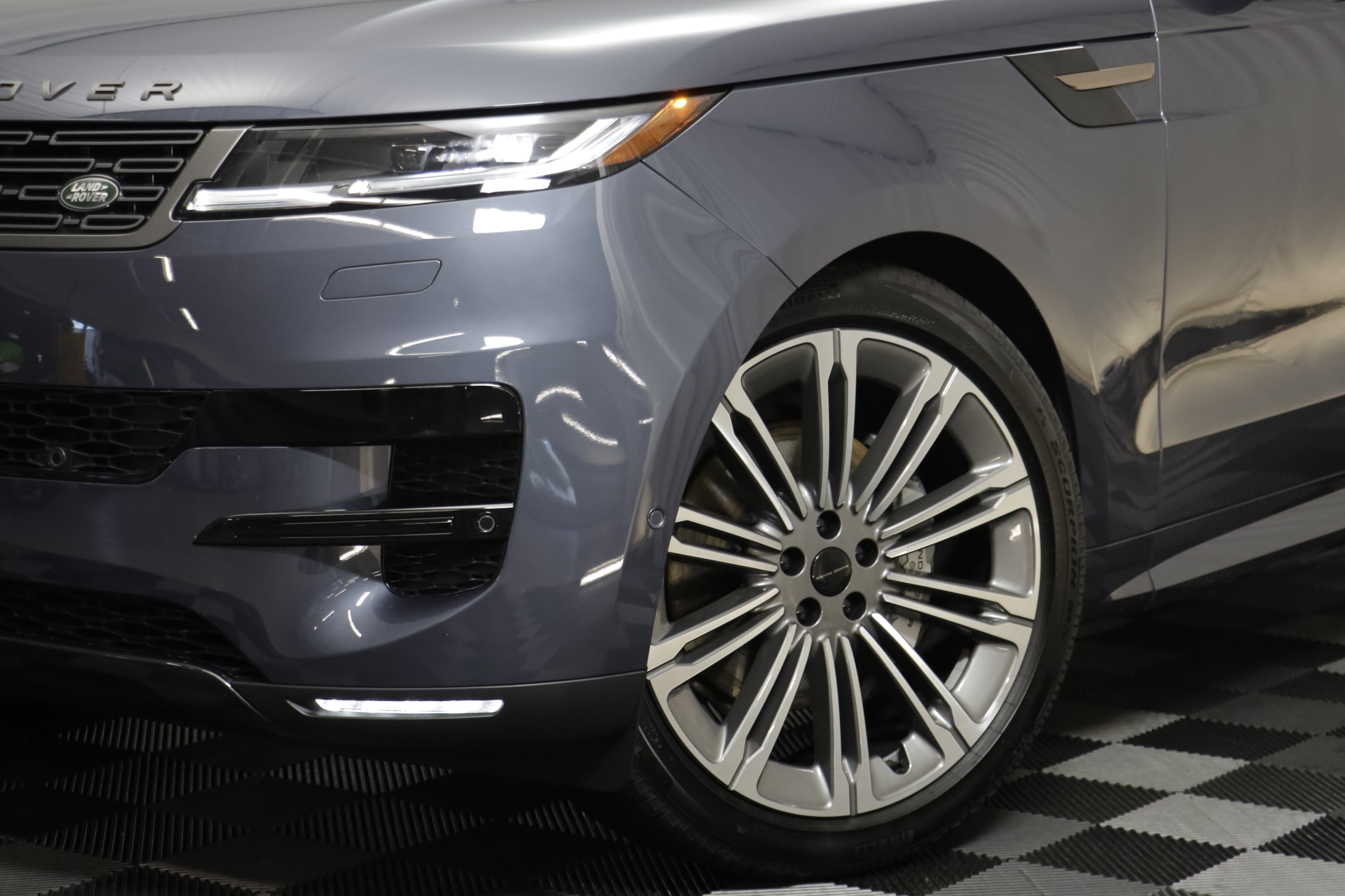 Certified 2026 Land Rover Range Rover Sport SE AWD/4WD image 3