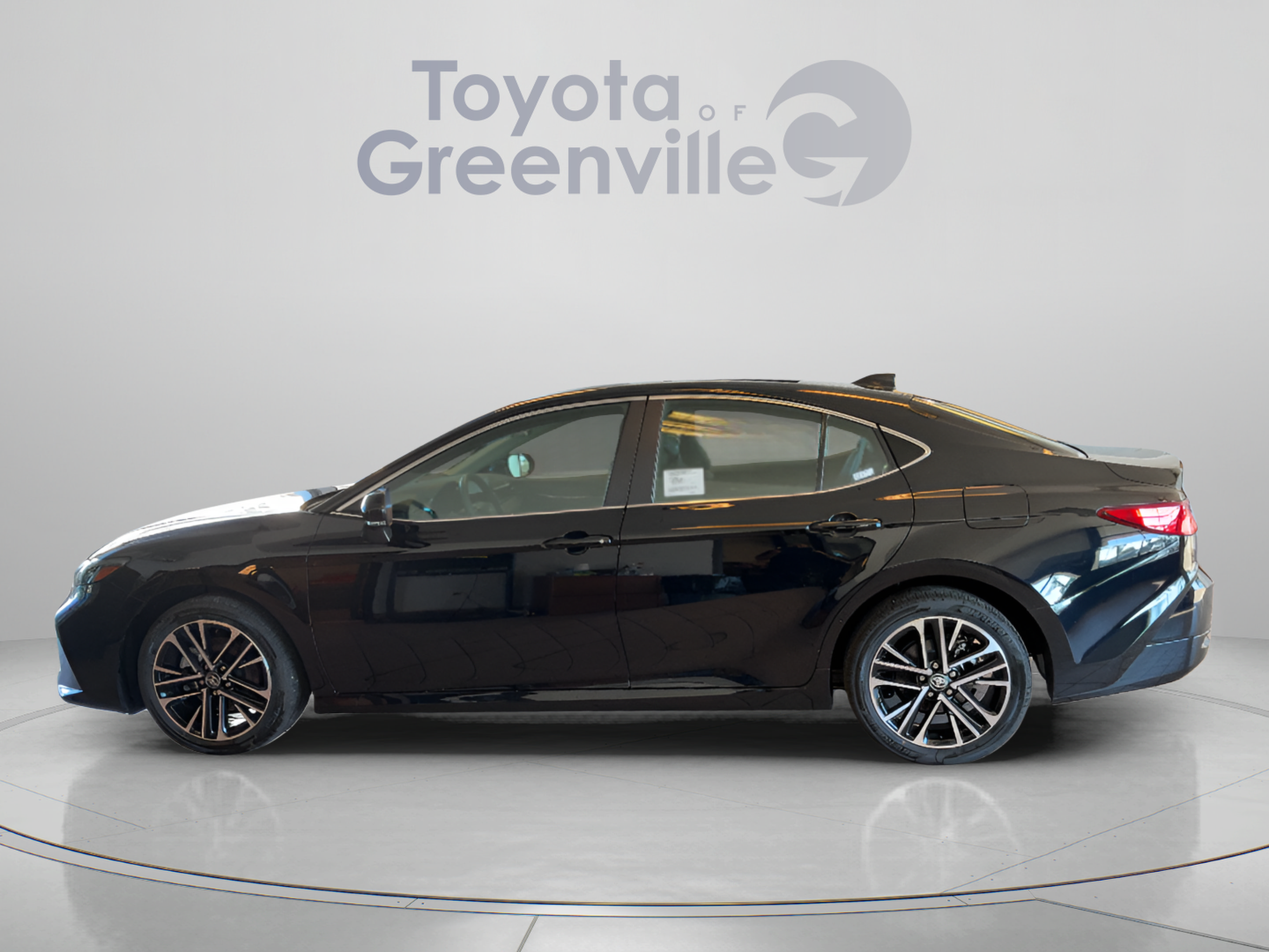 Used 2026 Toyota Camry XLE AWD/4WD image 2