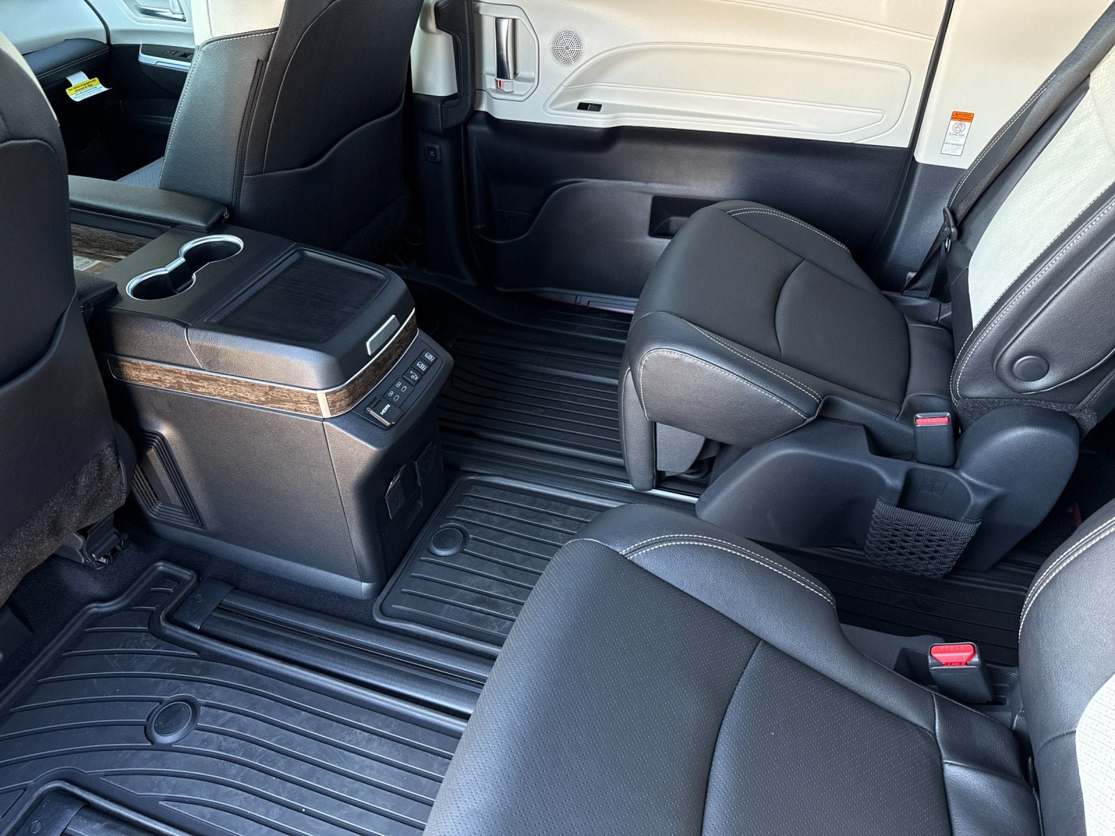 New 2026 Toyota Sienna Platinum AWD/4WD image 11