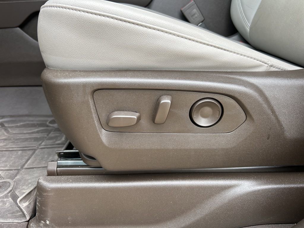 Used 2024 Chevrolet Tahoe LT w/ Luxury Package RWD image 16