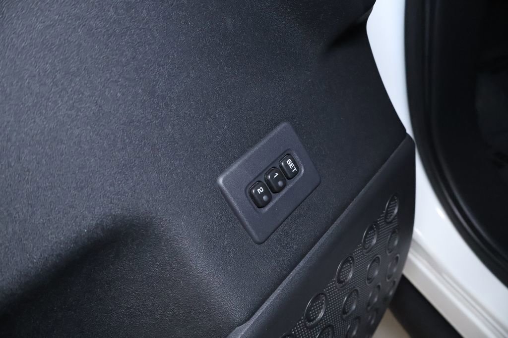 Used 2014 Nissan Titan PRO-4X w/ Pro-4x Luxury Package image 13