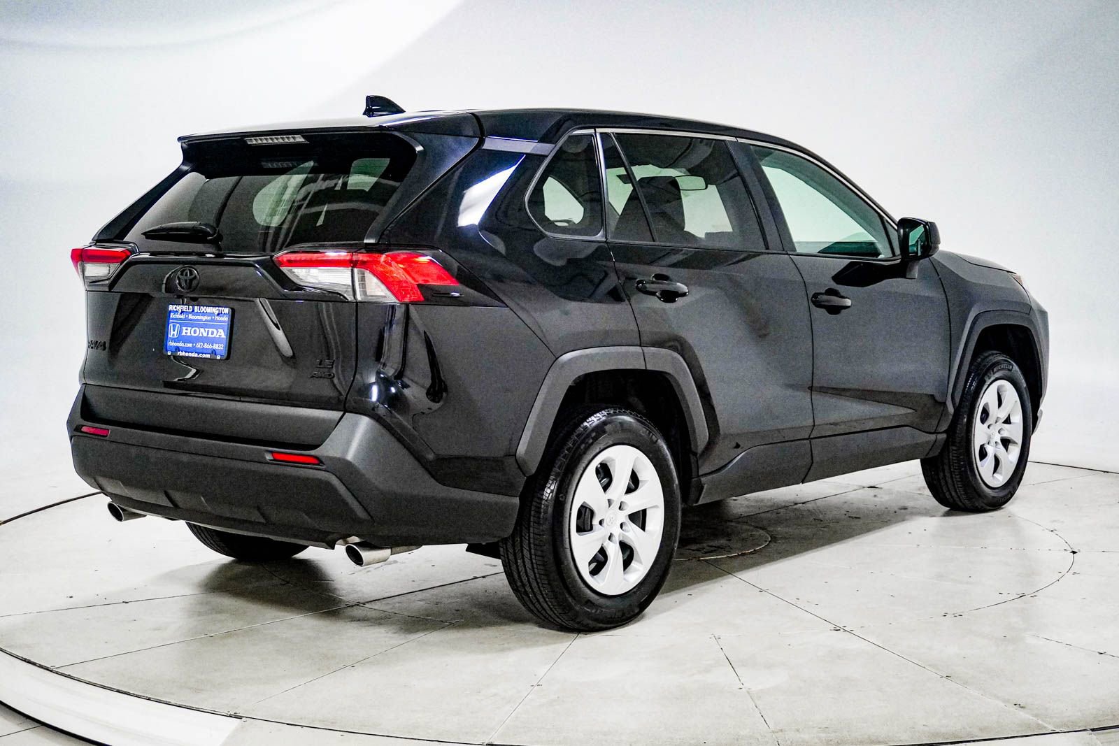 Used 2024 Toyota RAV4 LE AWD/4WD image 11