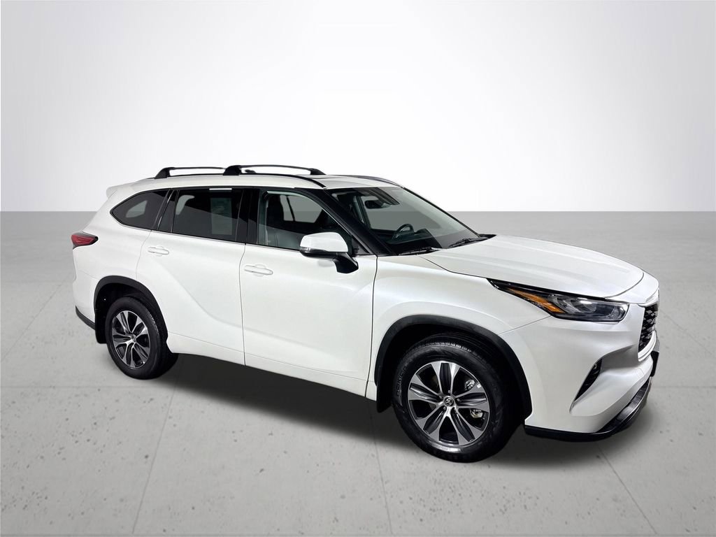 Used 2020 Toyota Highlander XLE image 4