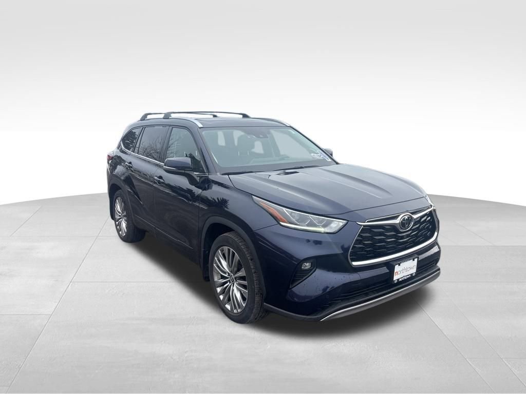 Used 2022 Toyota Highlander Platinum image 4