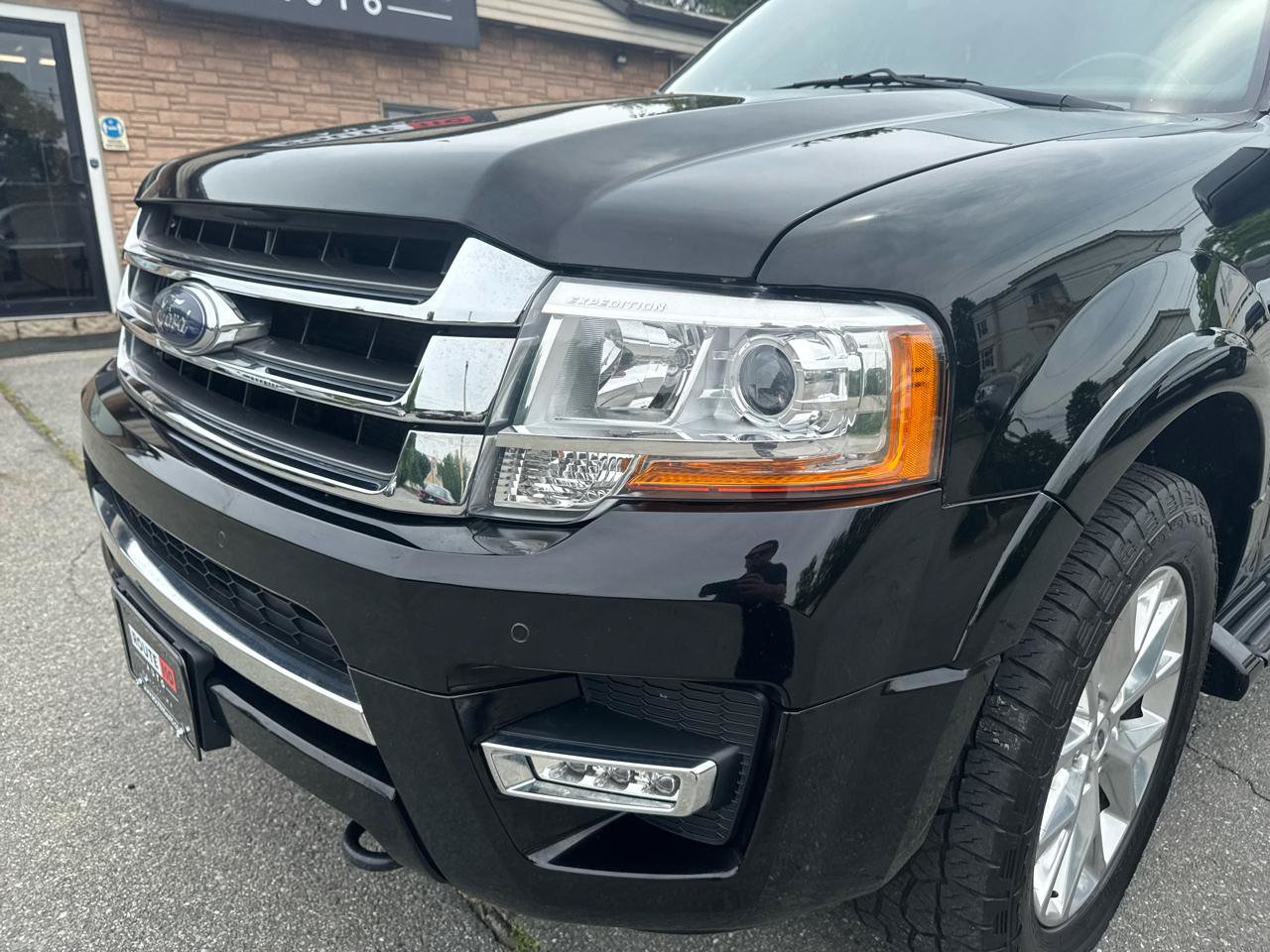 Used 2017 Ford Expedition Limited AWD/4WD image 16