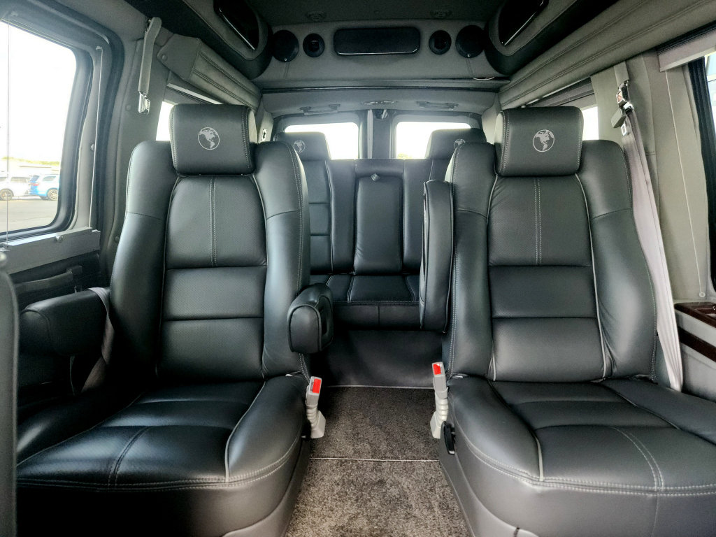 Used 2015 Chevrolet Express 2500 RWD image 36