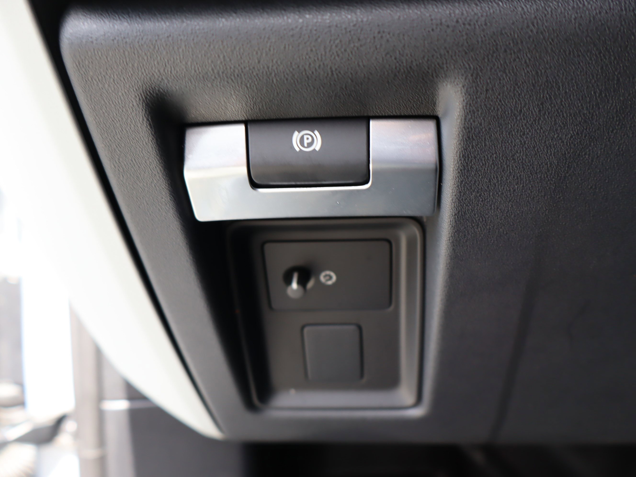 Used 2024 Land Rover Defender 90 S AWD/4WD image 18