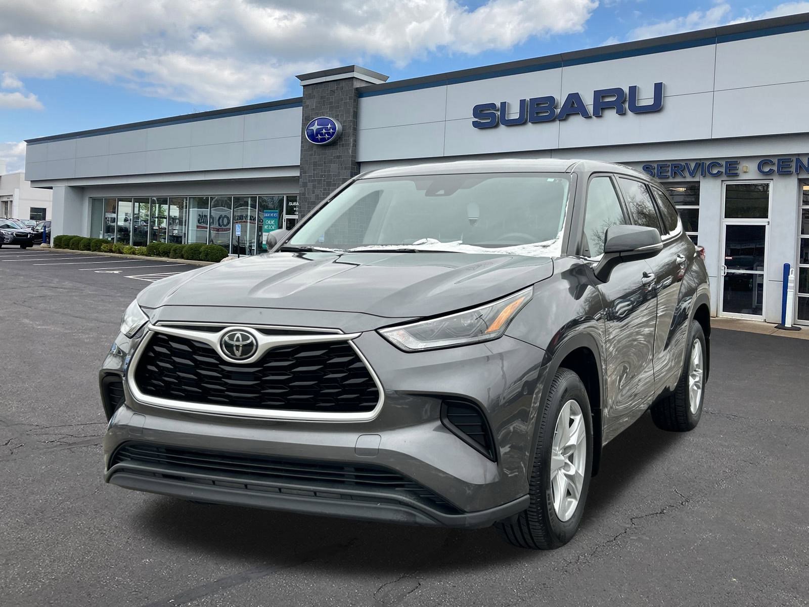 Used 2021 Toyota Highlander L image 3