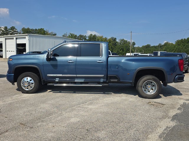 Used 2024 Chevrolet Silverado 3500 High Country w/ High Country Premium Package AWD/4WD image 2