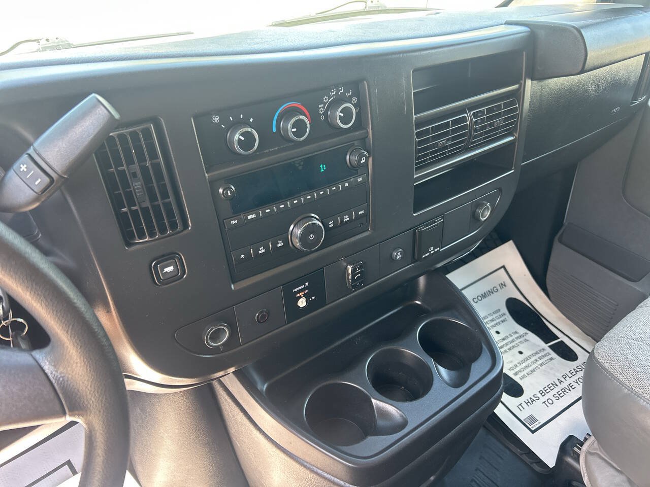 Used 2017 Chevrolet Express 2500 RWD image 17