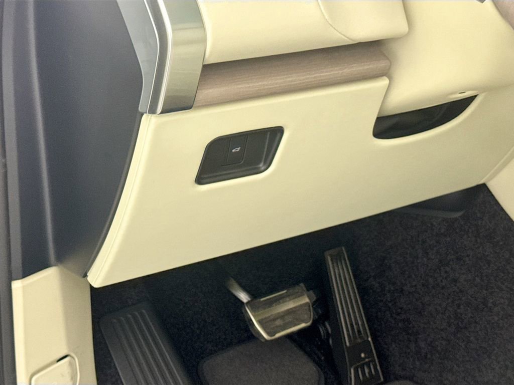 New 2026 Land Rover Range Rover SE image 10