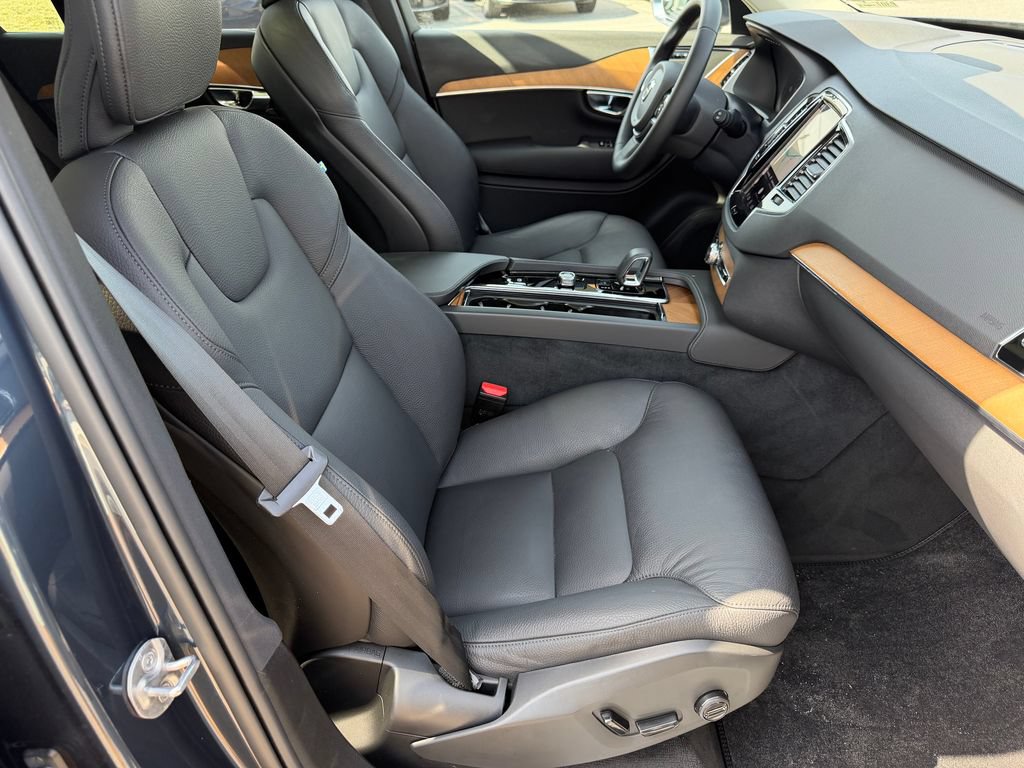 Certified 2025 Volvo XC90 T8 Plus AWD/4WD image 15
