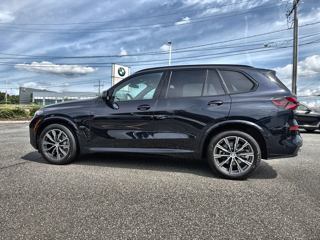 Used 2024 BMW X5 xDrive40i w/ M Sport Package AWD/4WD image 11