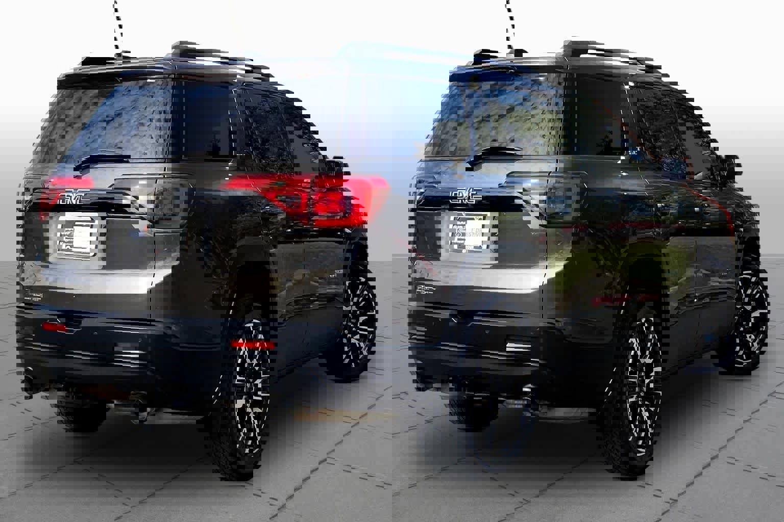 Used 2019 GMC Acadia SLT w/ Black Edition image 13