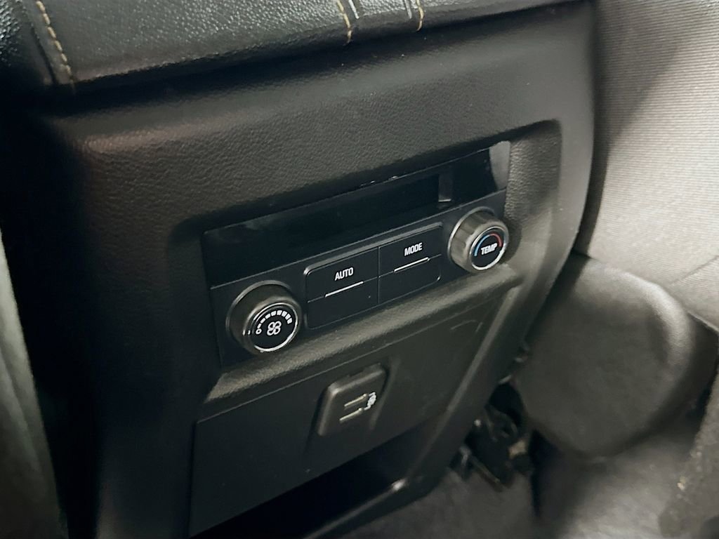 Used 2021 Chevrolet Traverse LT FWD image 31