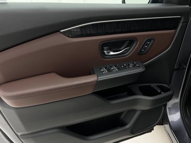 Used 2023 Honda Pilot Elite image 11