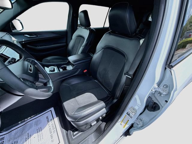 Used 2024 Jeep Grand Cherokee L Altitude RWD image 22