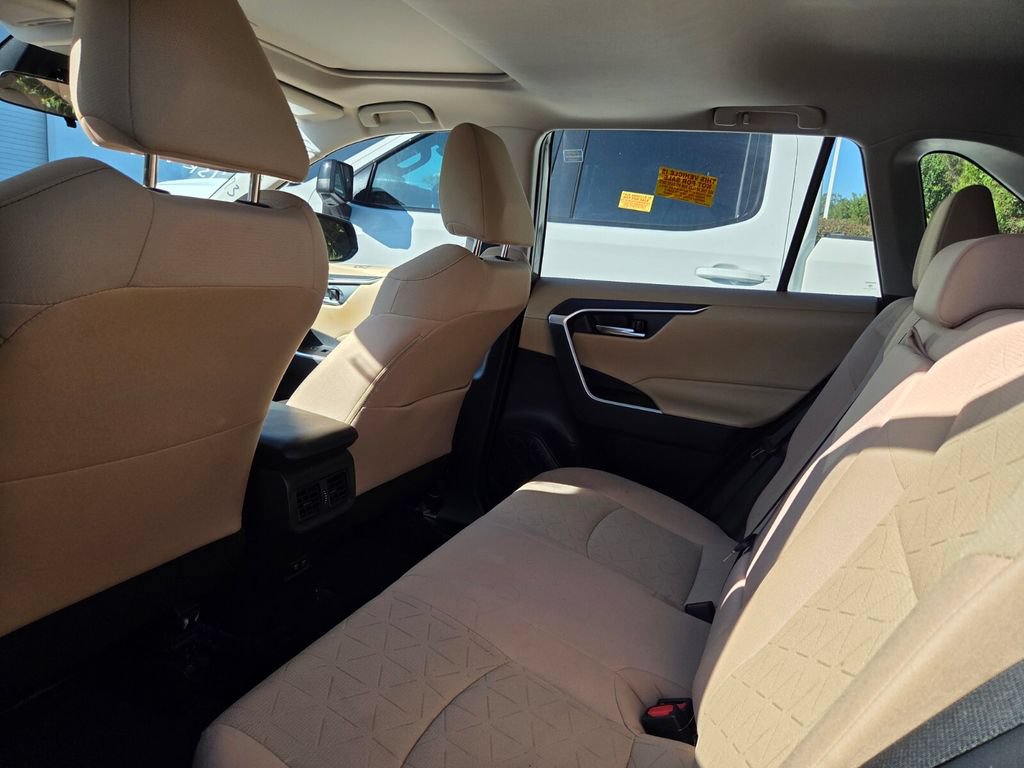 Used 2020 Toyota RAV4 XLE w/ Convenience Package FWD image 10