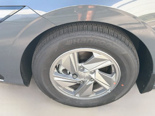 New 2026 Hyundai Elantra SE FWD image 30