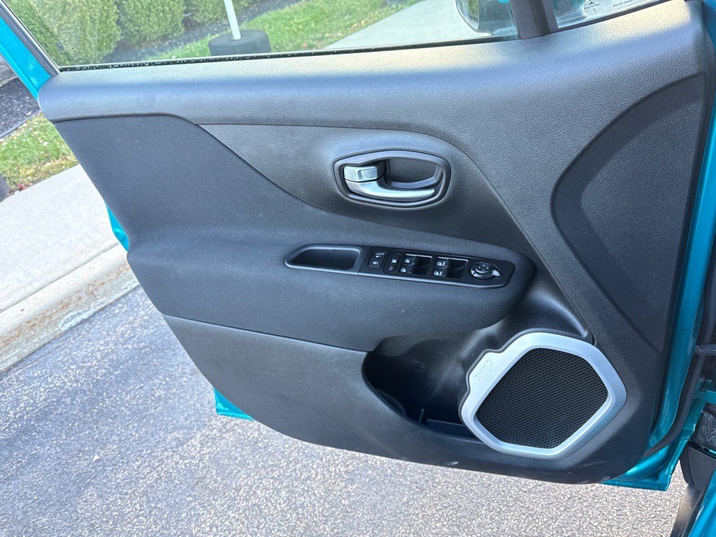 Used 2021 Jeep Renegade Latitude image 20