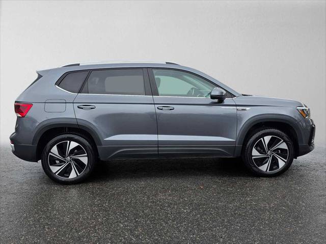 Used 2024 Volkswagen Taos SE AWD/4WD image 2
