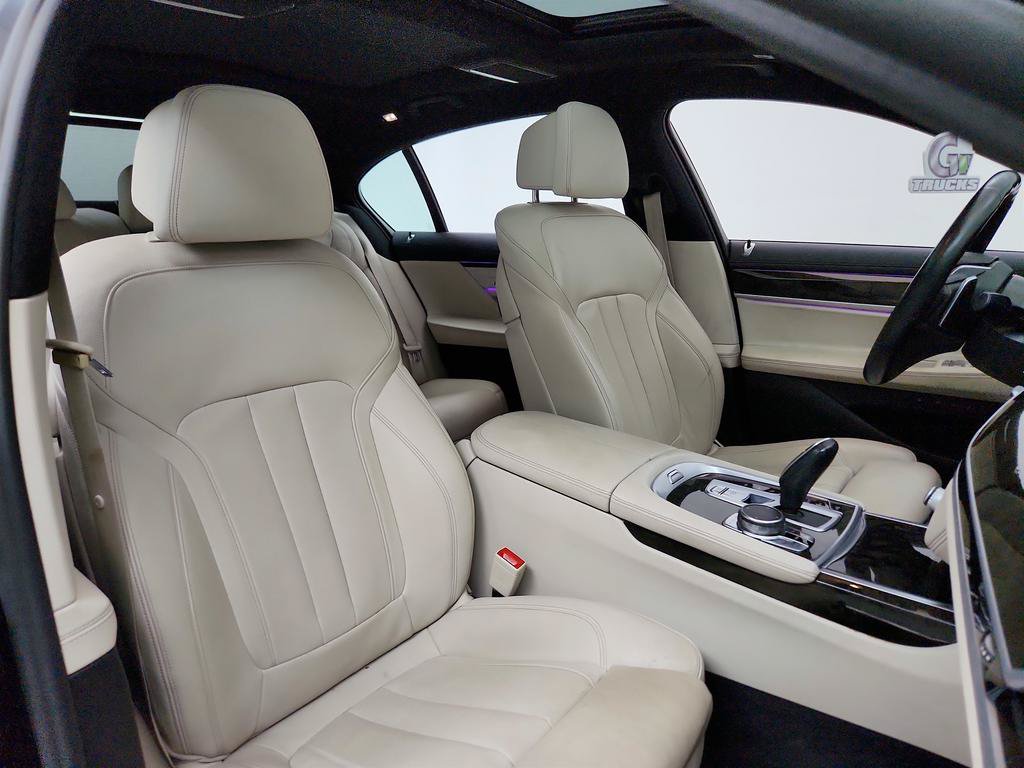 Used 2019 BMW 740i w/ M Sport Package RWD image 27