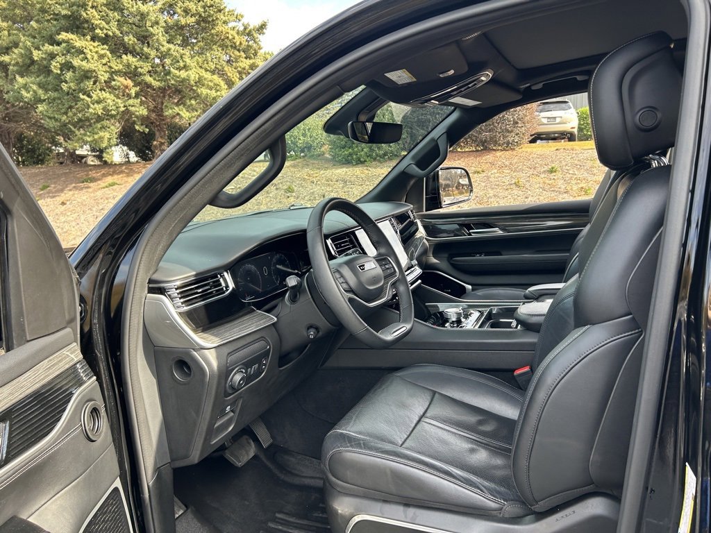 Used 2022 Jeep Wagoneer Series III w/ Premium Group I image 40