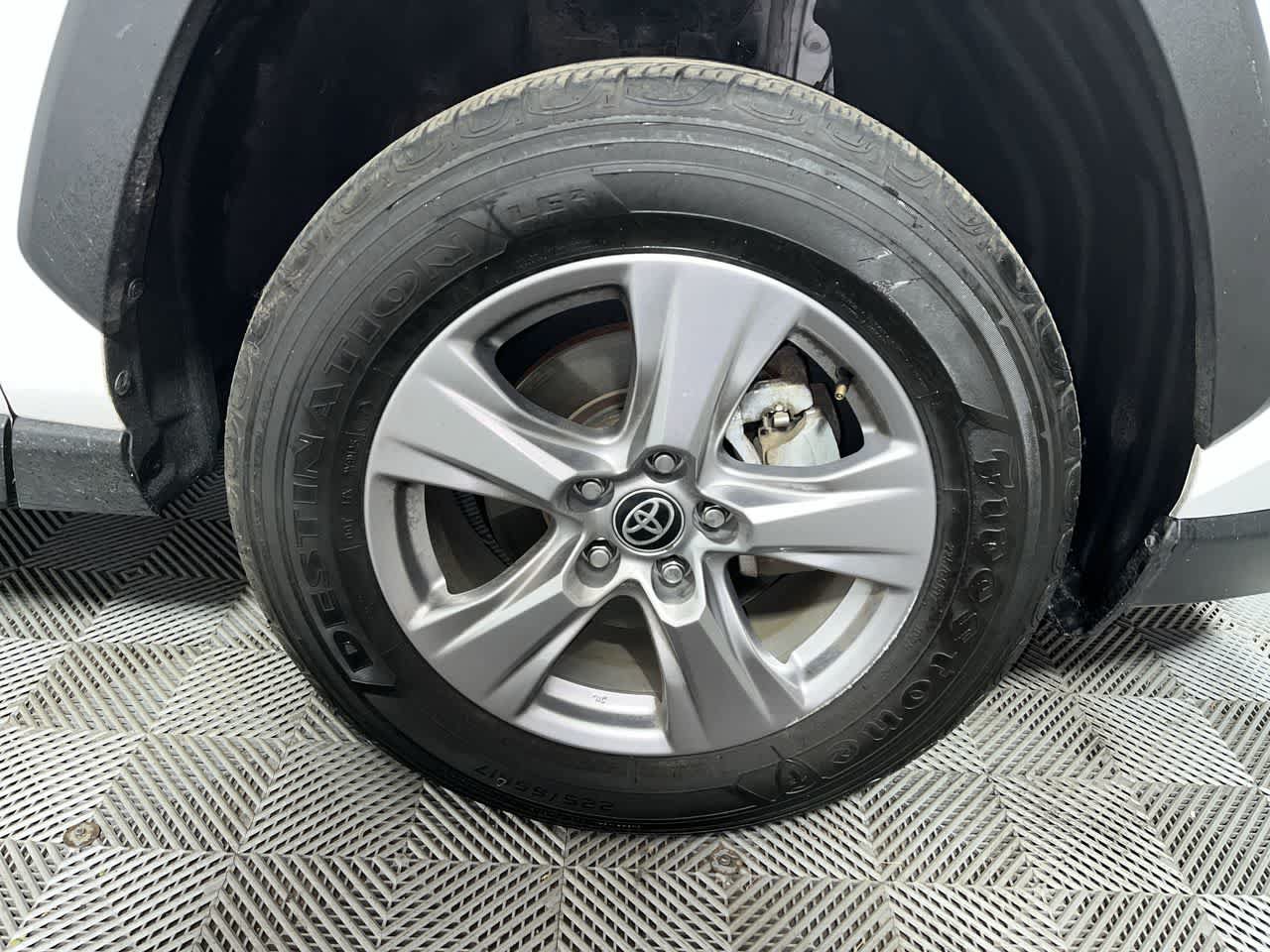 Used 2025 Toyota RAV4 XLE FWD image 10