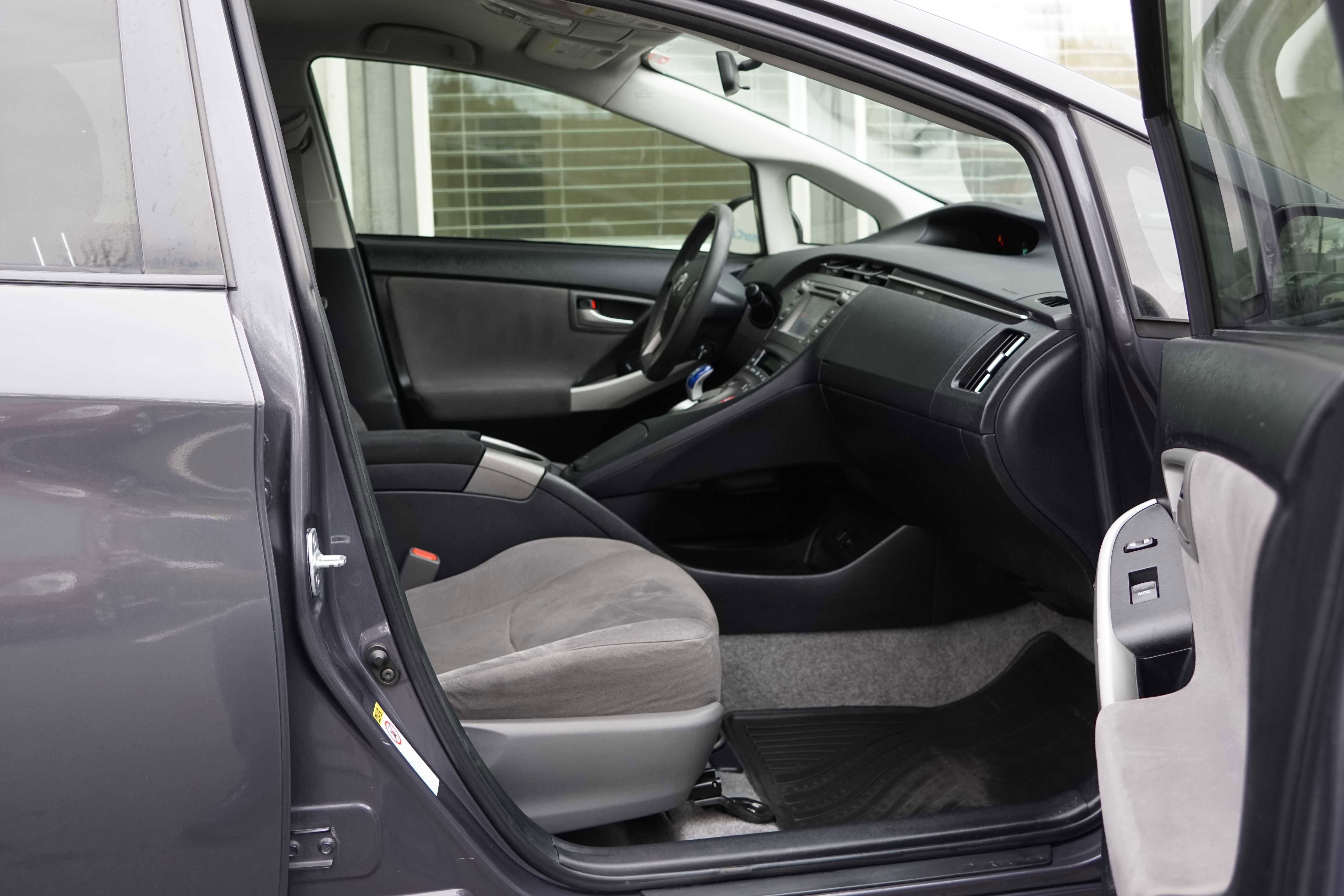 Used 2015 Toyota Prius Two image 34