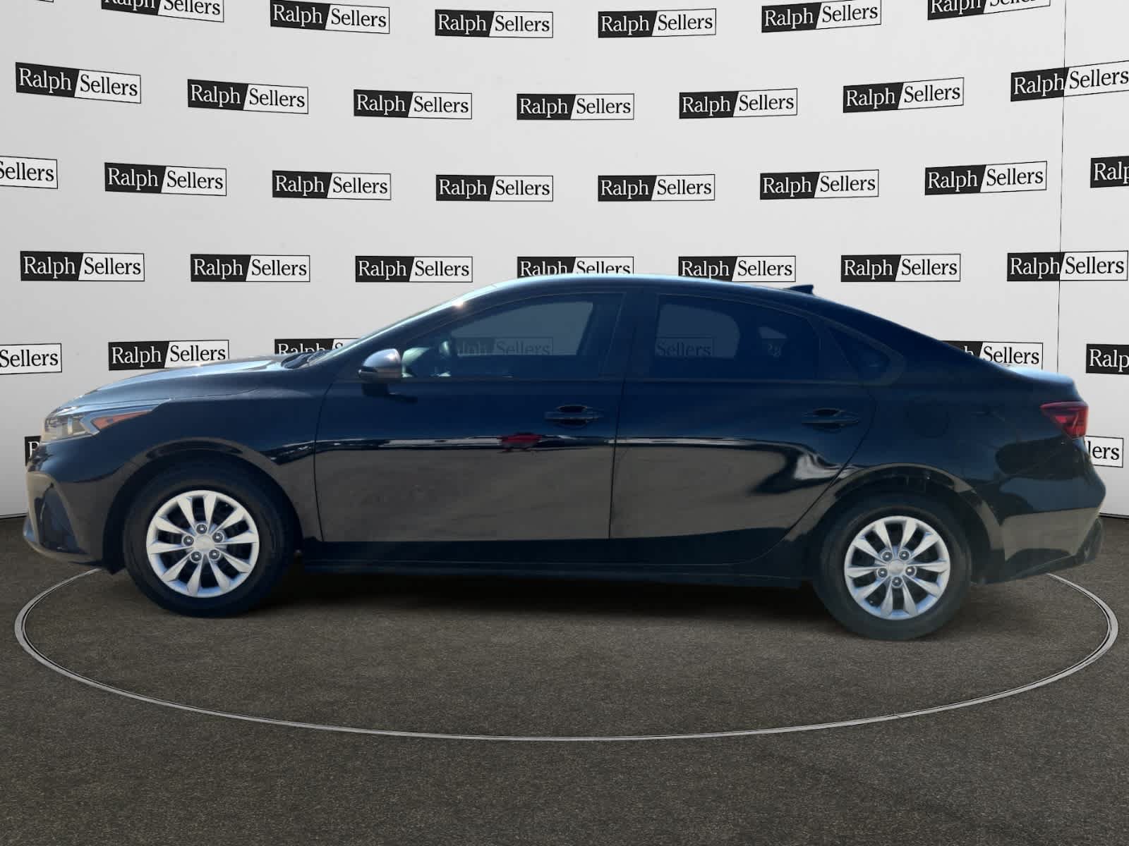 Used 2024 Kia Forte LX FWD image 3