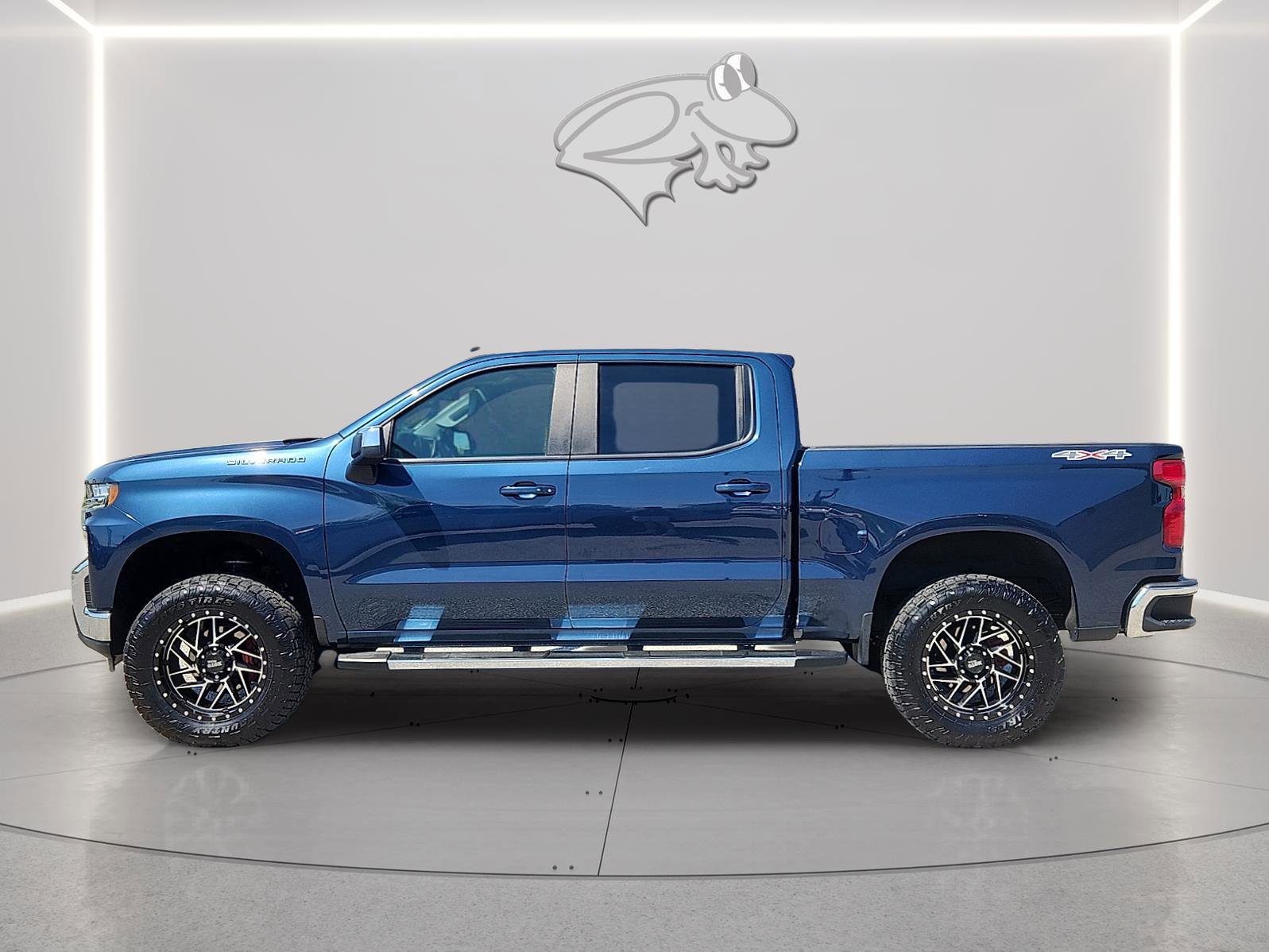 Used 2021 Chevrolet Silverado 1500 LT w/ Bed Protection Package AWD/4WD image 2