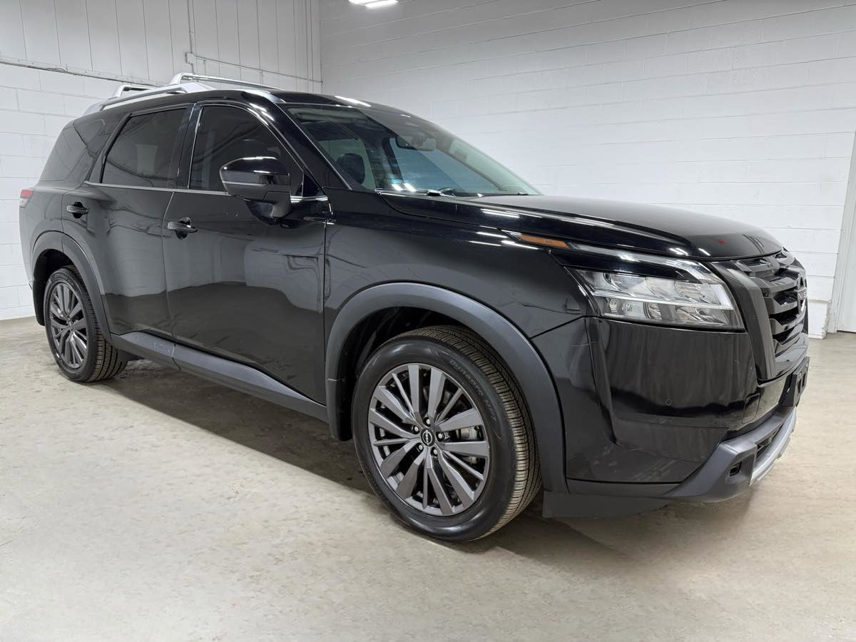 Used 2024 Nissan Pathfinder SL w/ SL Premium Package AWD/4WD image 3