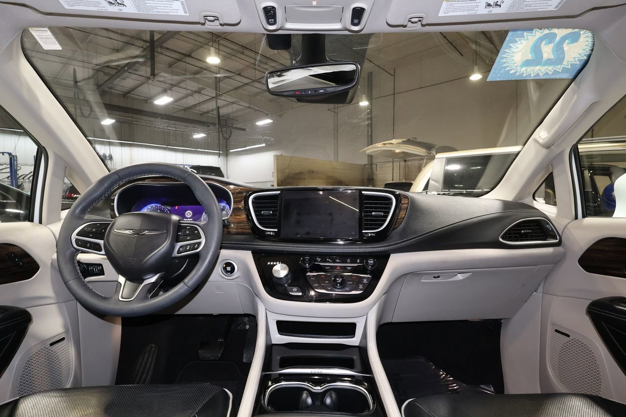 Used 2022 Chrysler Pacifica Limited image 28