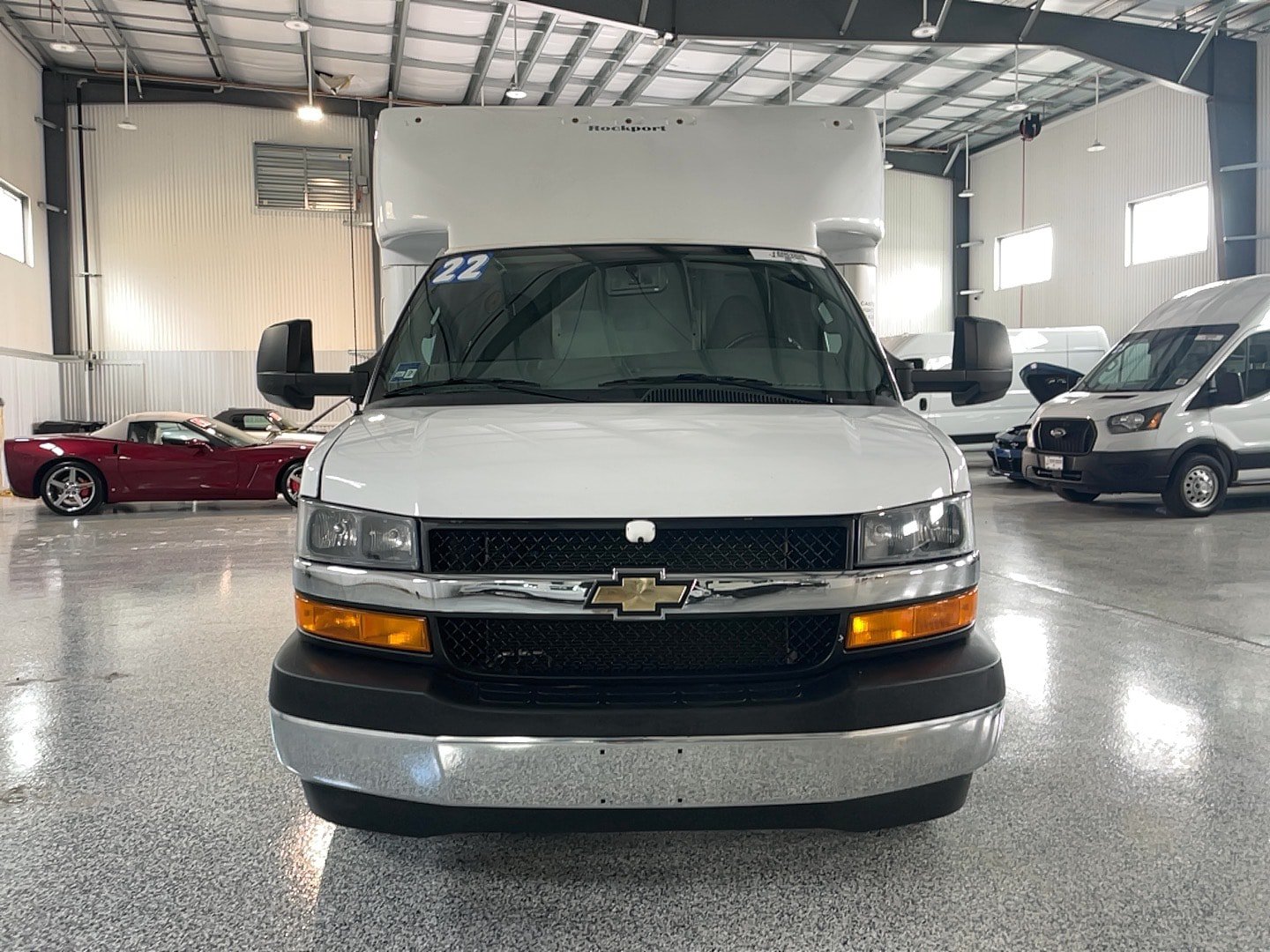 Used 2022 Chevrolet Express 4500 w/ Power Convenience Package RWD image 2