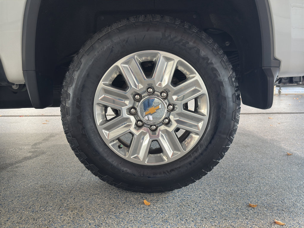 Used 2024 Chevrolet Silverado 2500 High Country w/ Technology Package image 34