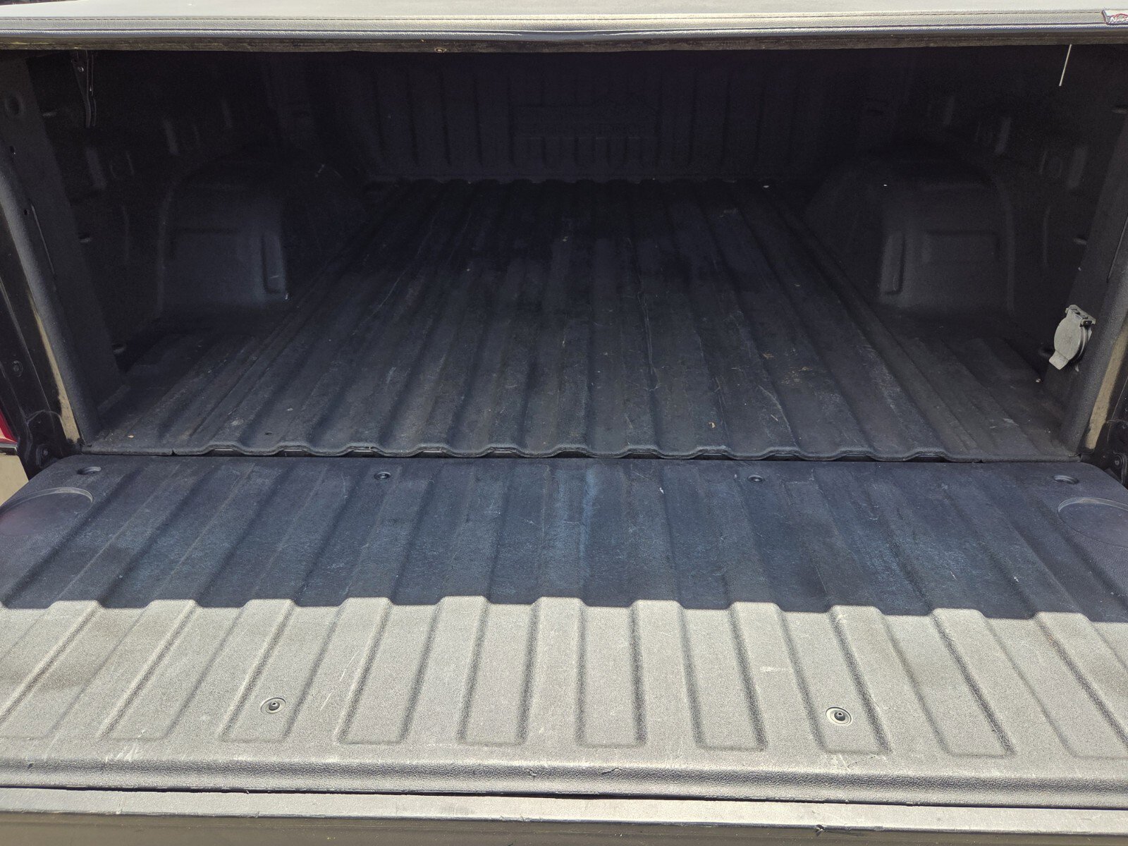 Used 2022 Chevrolet Silverado 1500 High Country w/ Technology Package image 9