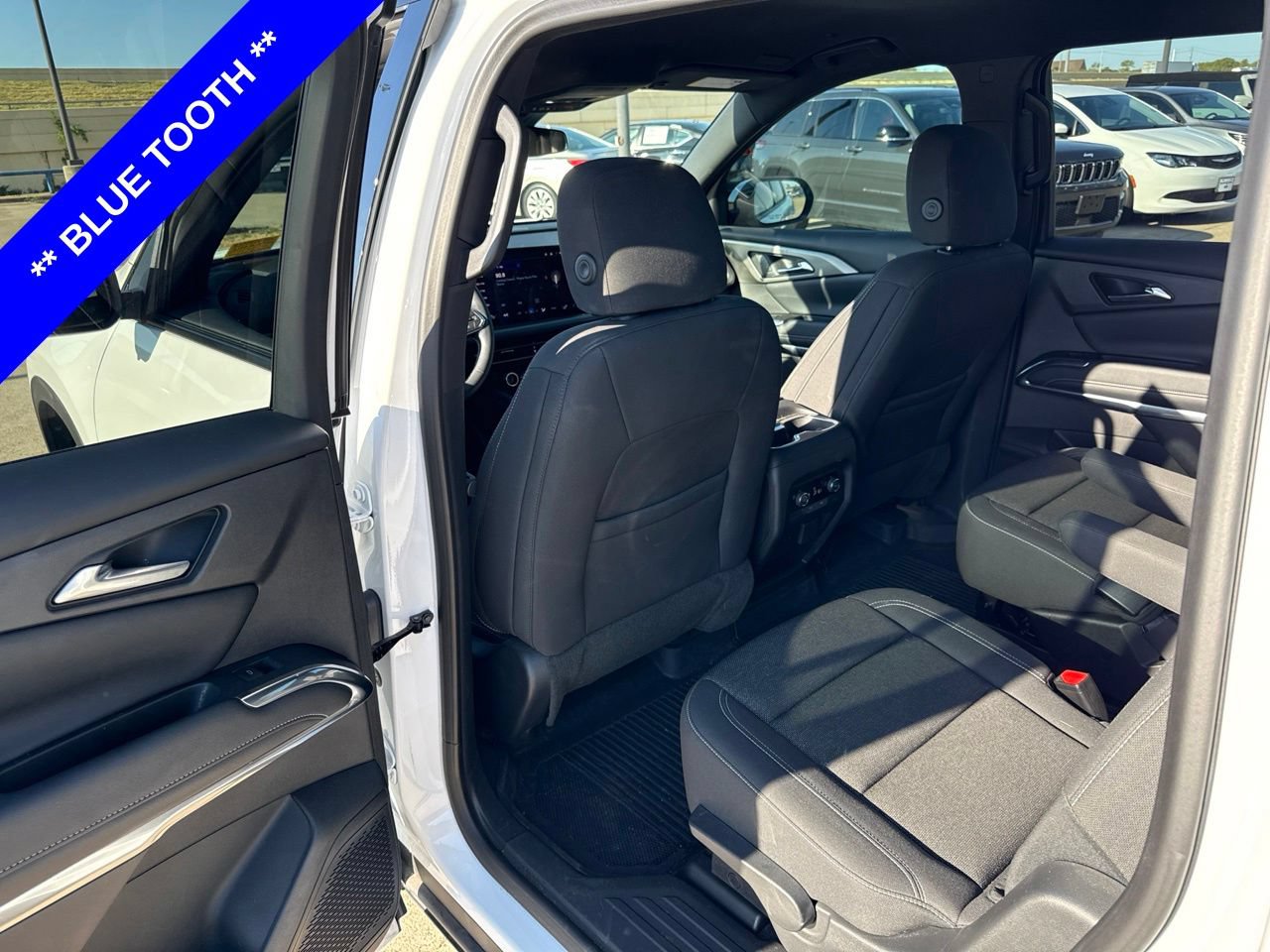 Used 2025 Chevrolet Traverse LT w/ Midnight/Sport Edition FWD image 7