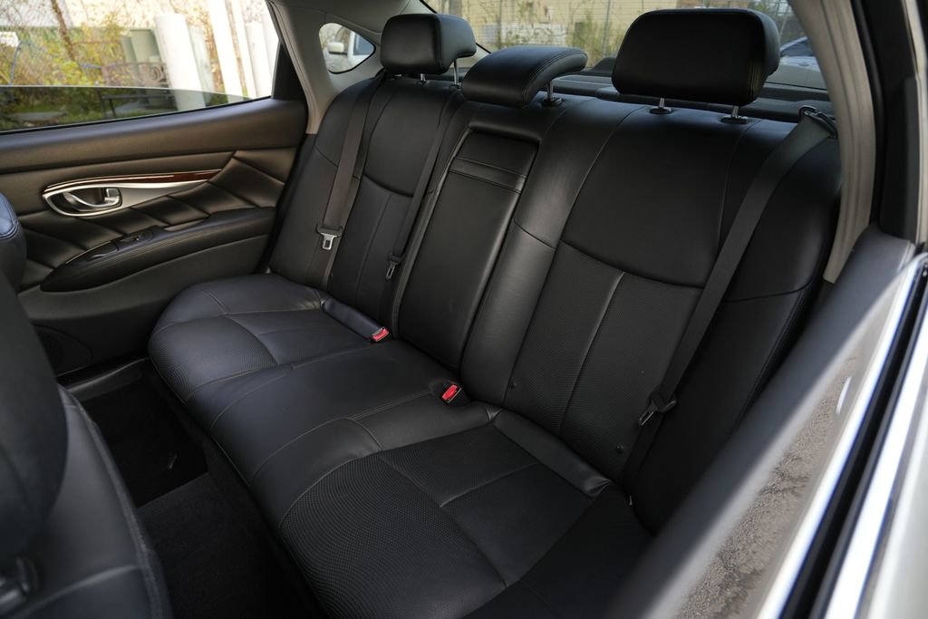 Used 2015 INFINITI Q70 L 3.7 RWD image 18