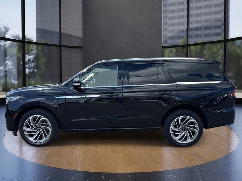 Used 2025 Lincoln Navigator Reserve image 5