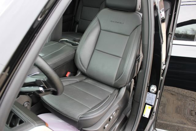 Used 2025 GMC Yukon Denali w/ Sun & Power Step Package image 36