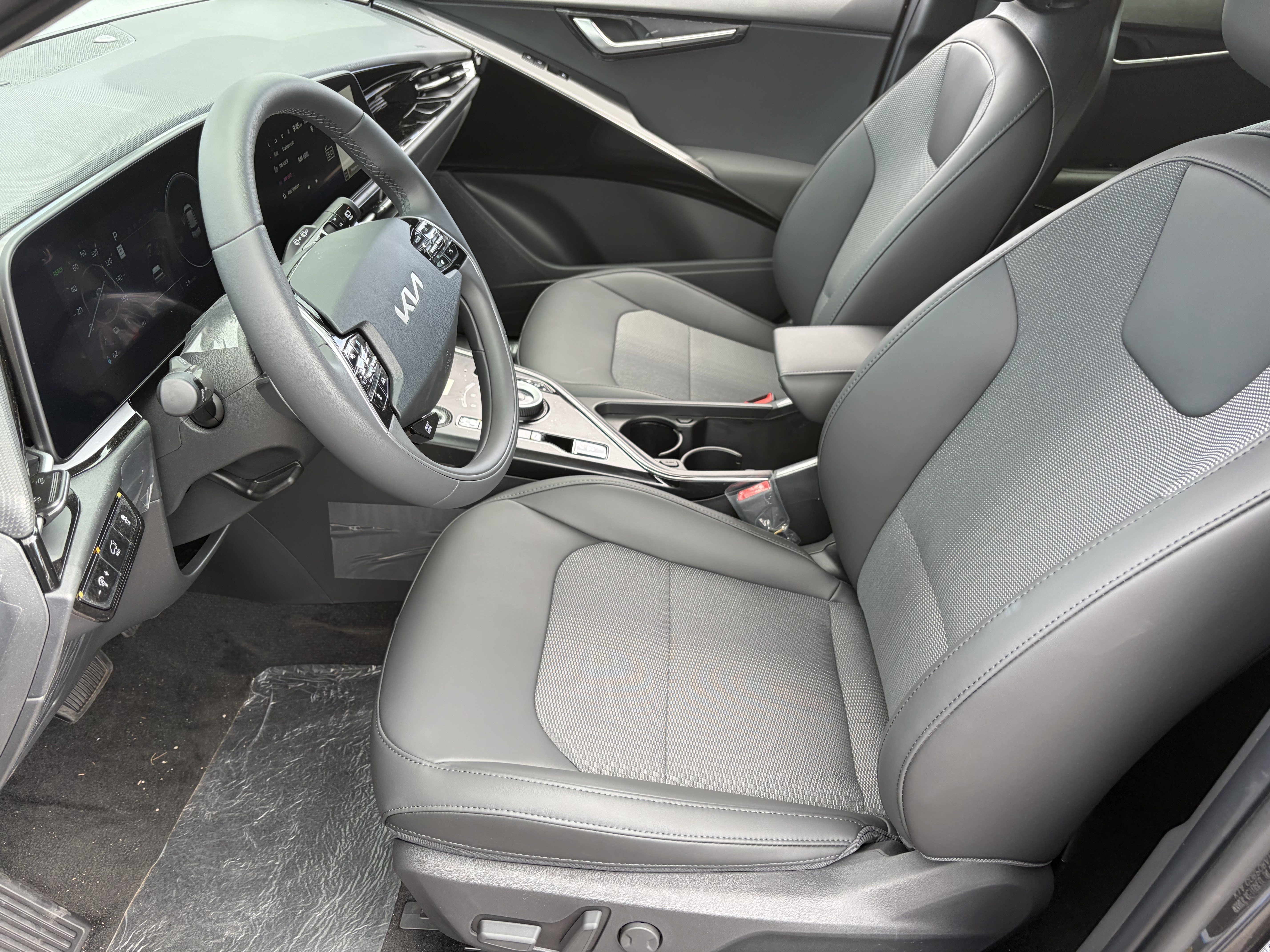 New 2026 Kia Niro Wind FWD image 17